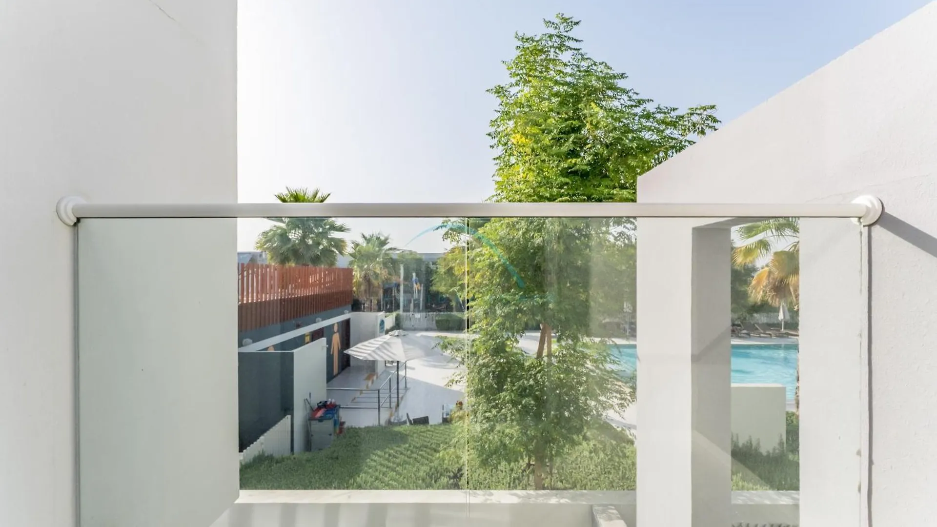 Community And Pool View 3Br Townhouse, Minutes From Desert Camp,Damac Hills 2 Amargo By Deluxe Holiday Homes Dubai Lägenhet